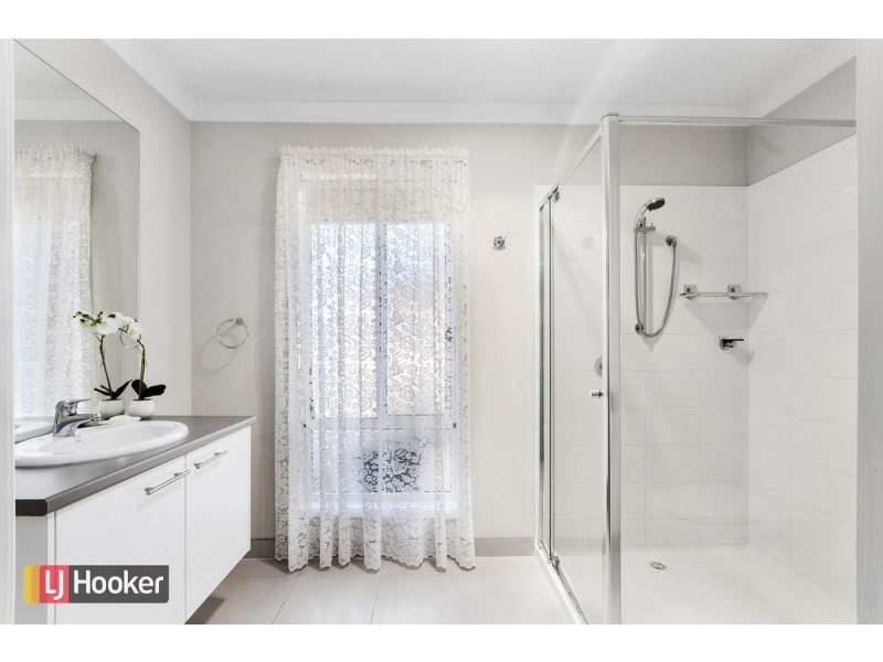 70 Albatross Road, Lakes Entrance VIC 3909