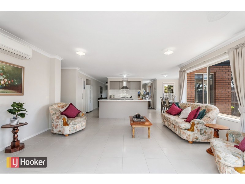 70 Albatross Road, Lakes Entrance VIC 3909