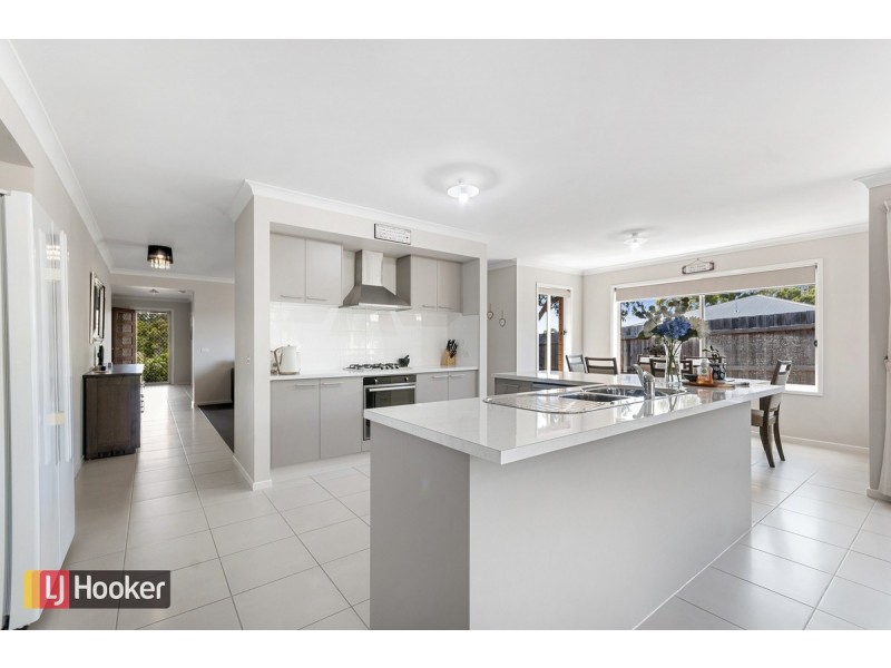 70 Albatross Road, Lakes Entrance VIC 3909