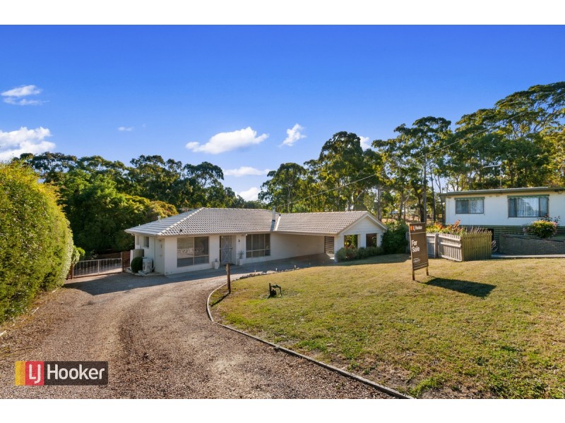 13 Christopher Court, Lakes Entrance VIC 3909