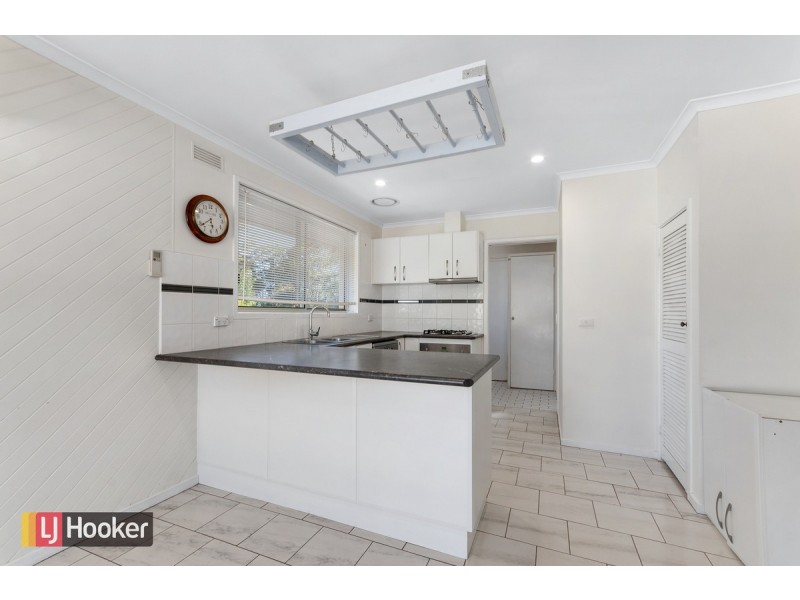 13 Christopher Court, Lakes Entrance VIC 3909