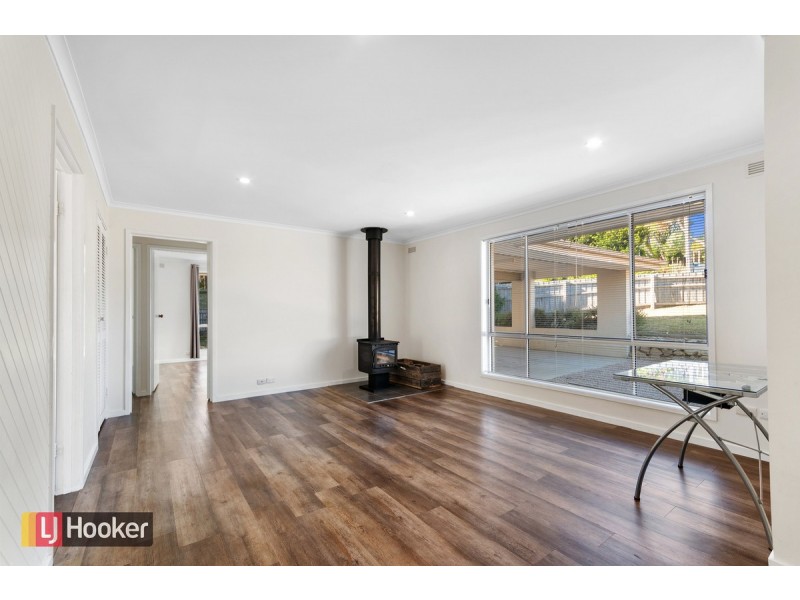 13 Christopher Court, Lakes Entrance VIC 3909