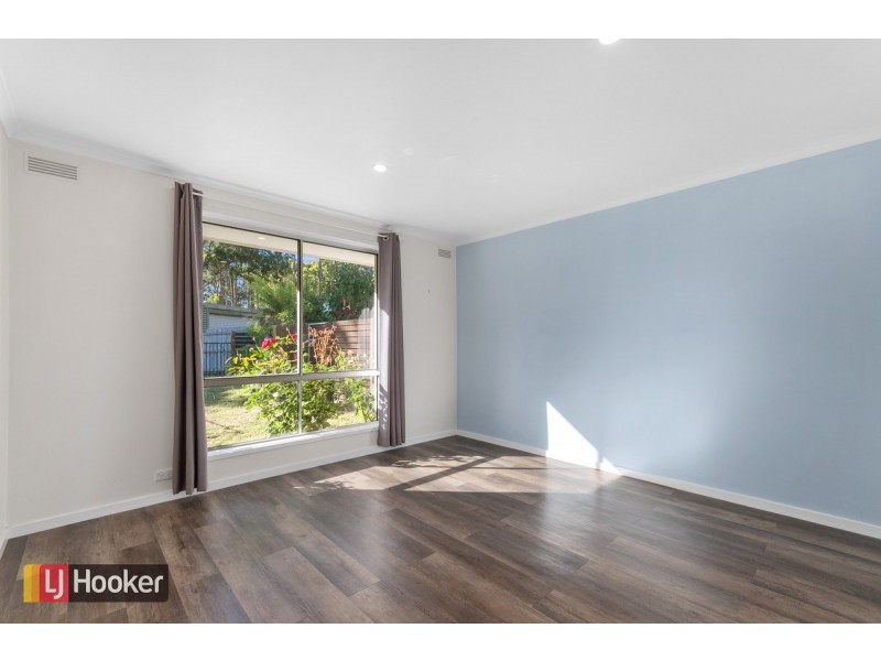 13 Christopher Court, Lakes Entrance VIC 3909