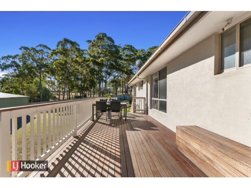13 Christopher Court, Lakes Entrance VIC 3909