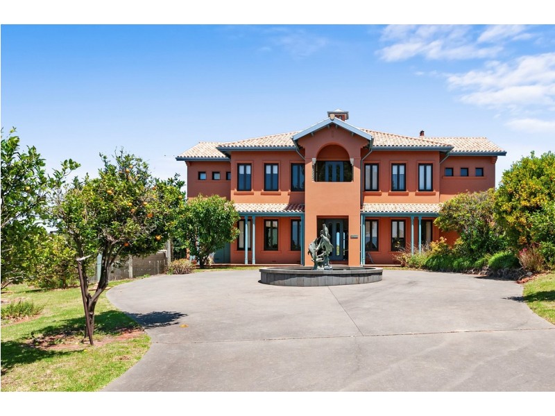 9 Seaview Parade, Lakes Entrance VIC 3909