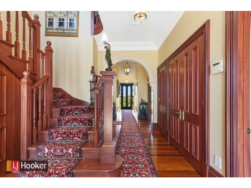 9 Seaview Parade, Lakes Entrance VIC 3909