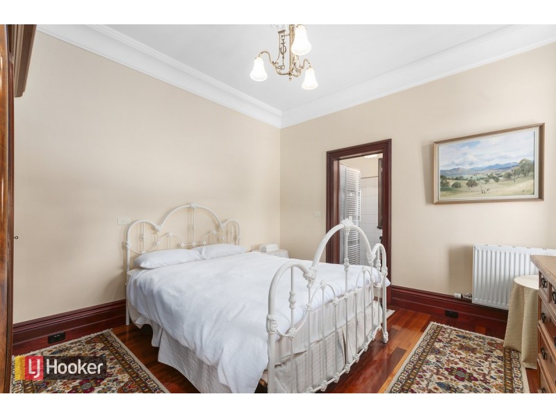 9 Seaview Parade, Lakes Entrance VIC 3909