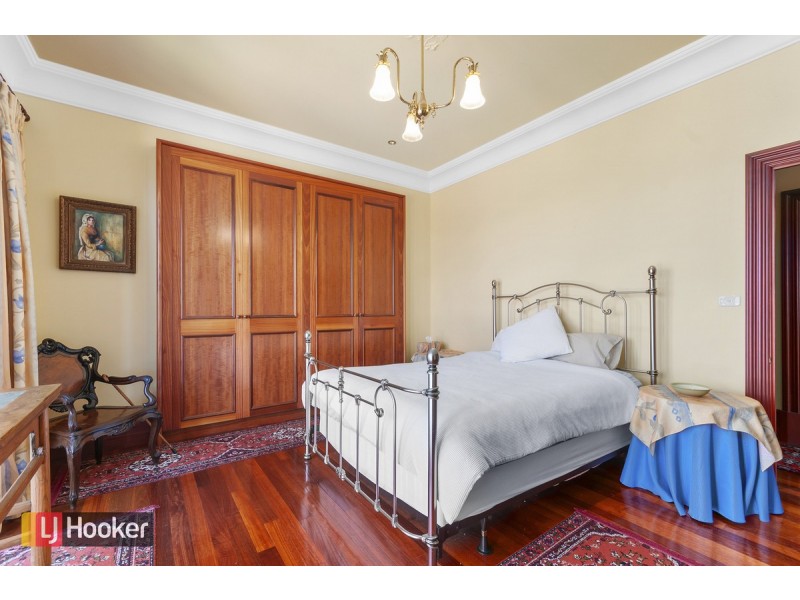 9 Seaview Parade, Lakes Entrance VIC 3909