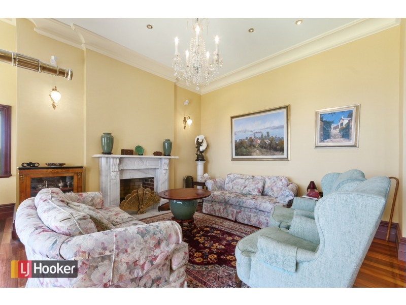 9 Seaview Parade, Lakes Entrance VIC 3909