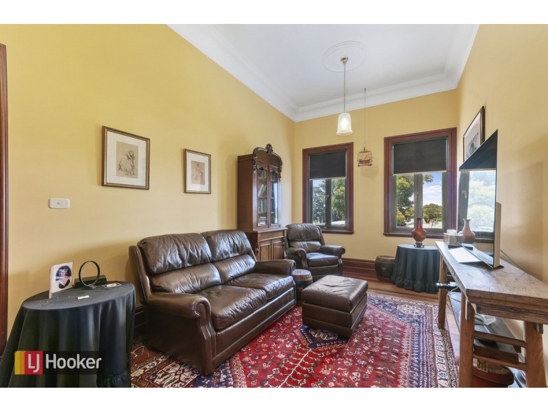 9 Seaview Parade, Lakes Entrance VIC 3909