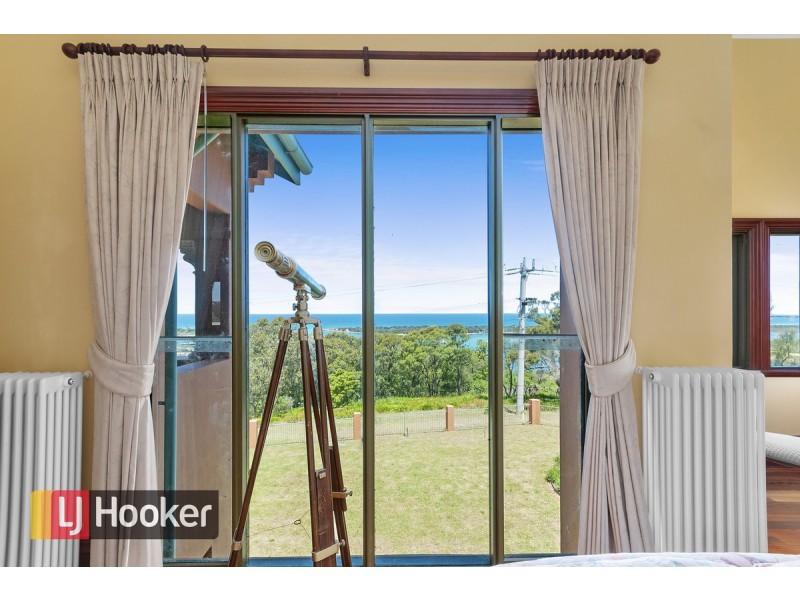 9 Seaview Parade, Lakes Entrance VIC 3909