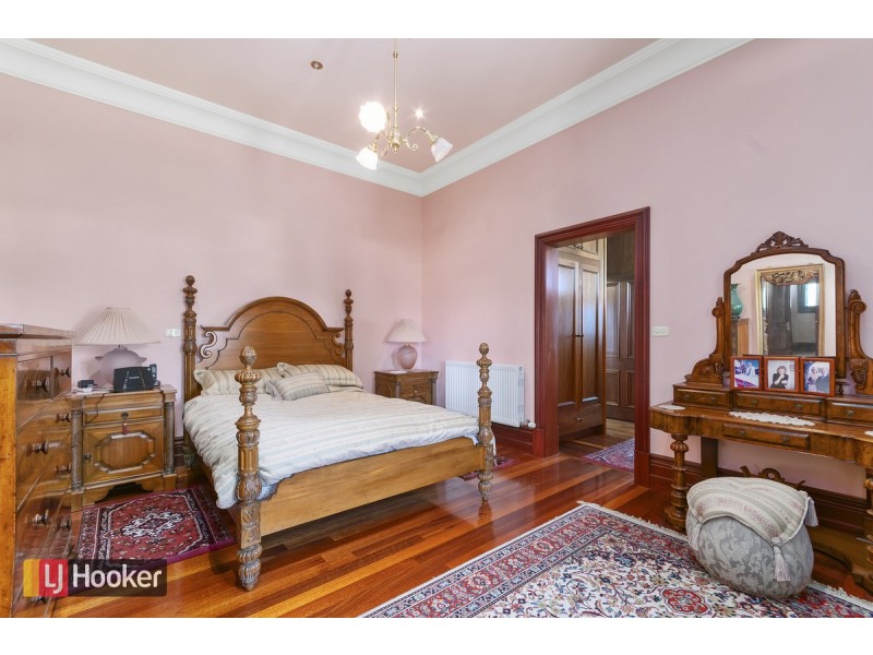 9 Seaview Parade, Lakes Entrance VIC 3909