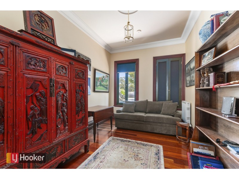 9 Seaview Parade, Lakes Entrance VIC 3909