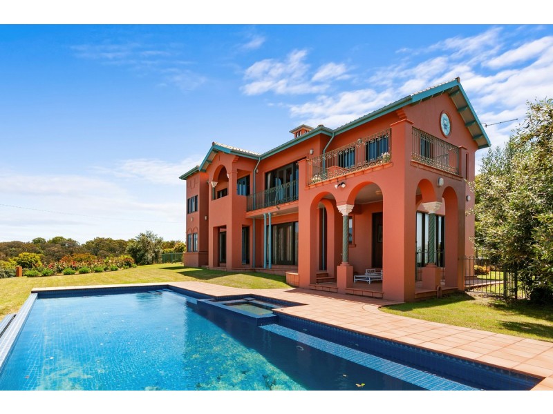 9 Seaview Parade, Lakes Entrance VIC 3909