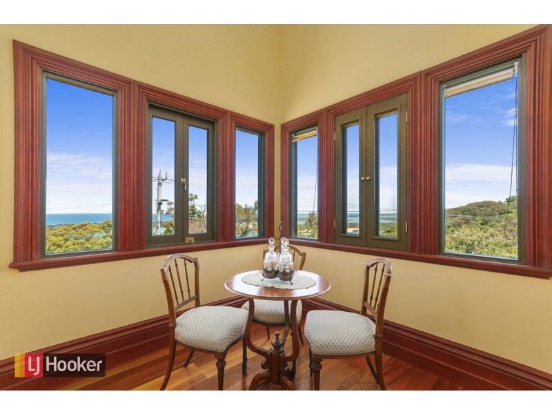 9 Seaview Parade, Lakes Entrance VIC 3909