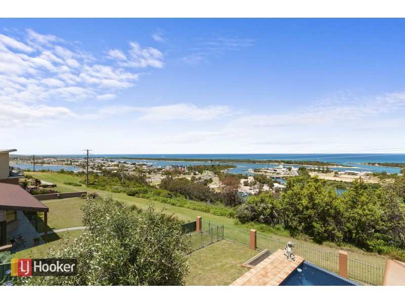 9 Seaview Parade, Lakes Entrance VIC 3909