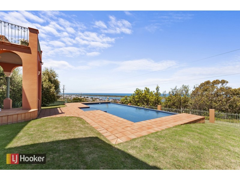 9 Seaview Parade, Lakes Entrance VIC 3909