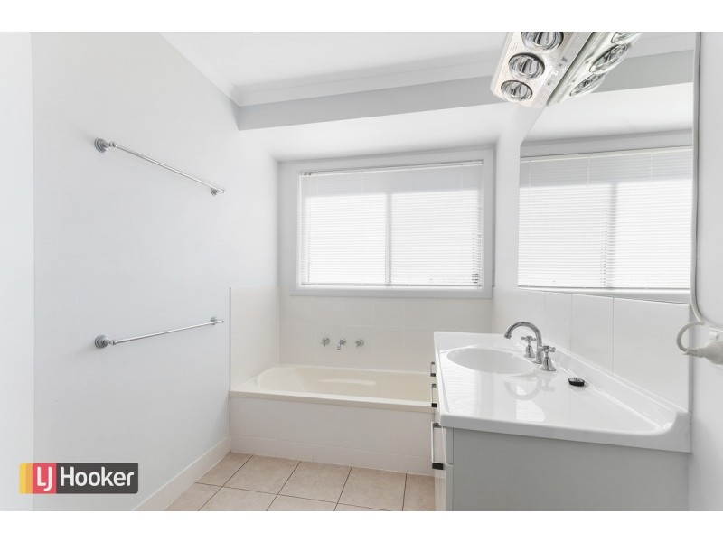 23 Bronsdon Street, Lakes Entrance VIC 3909