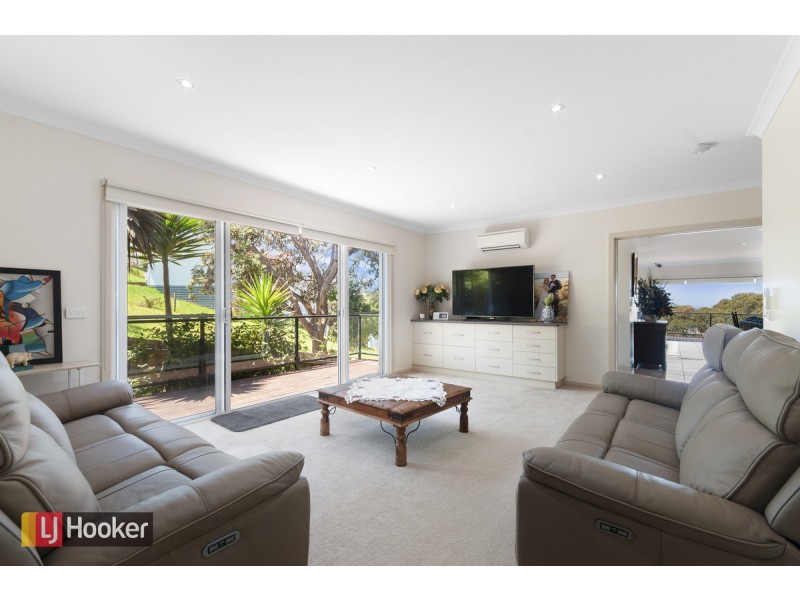 15 Outlook Avenue, Lakes Entrance VIC 3909