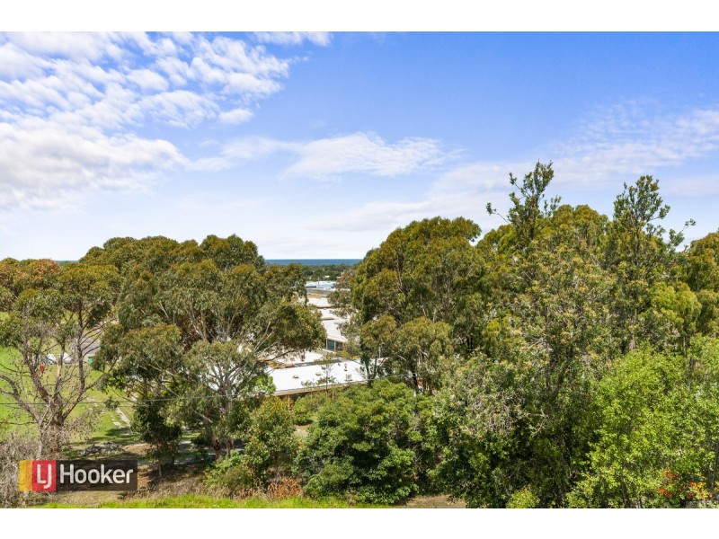 15 Outlook Avenue, Lakes Entrance VIC 3909