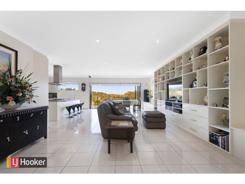 15 Outlook Avenue, Lakes Entrance VIC 3909