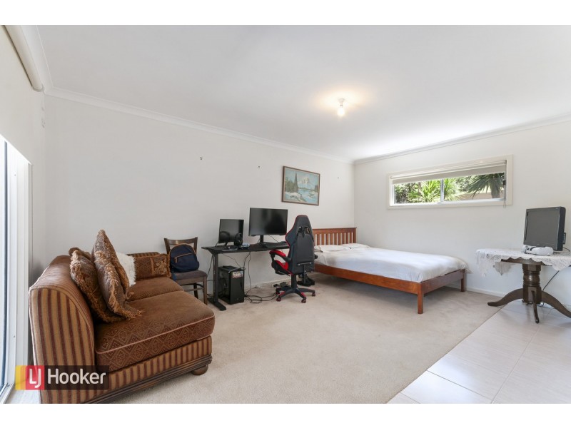 15 Outlook Avenue, Lakes Entrance VIC 3909
