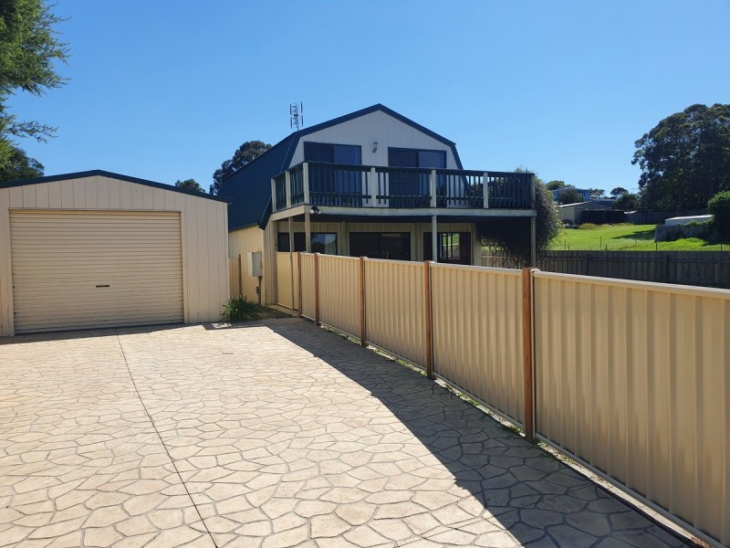 22 O’Neills Road, Lakes Entrance VIC 3909