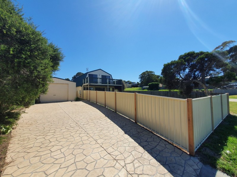 22 O’Neills Road, Lakes Entrance VIC 3909