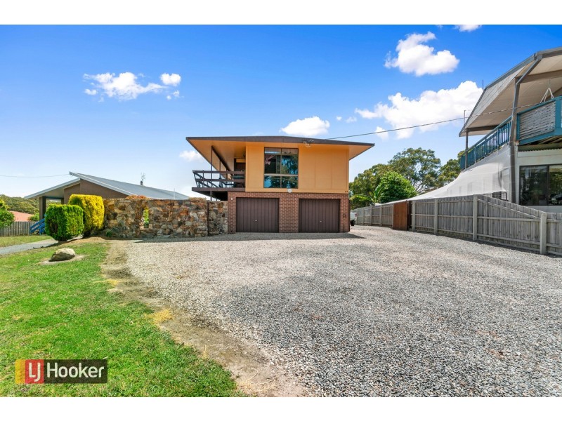 49 Ocean View Parade, Lakes Entrance VIC 3909