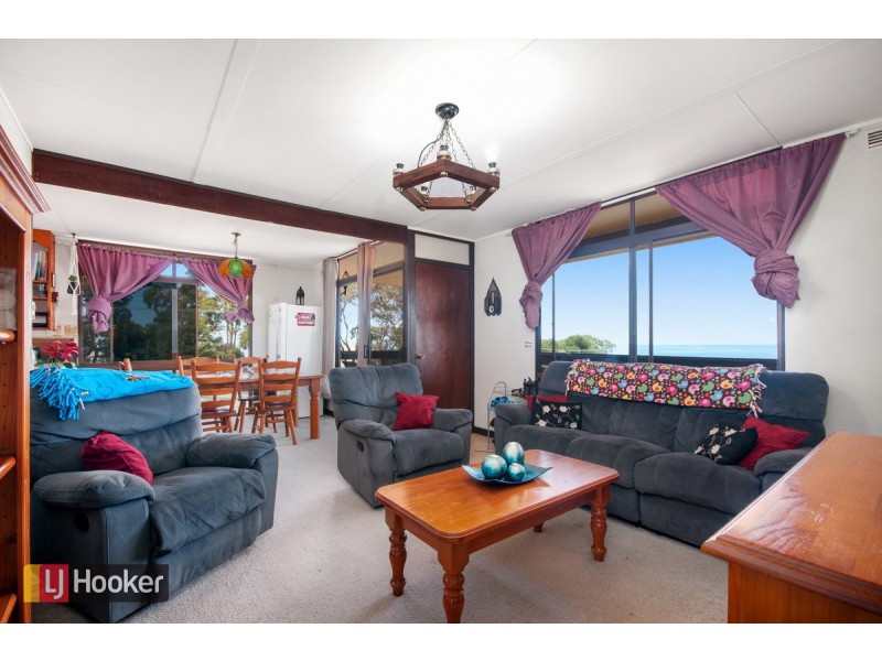 49 Ocean View Parade, Lakes Entrance VIC 3909