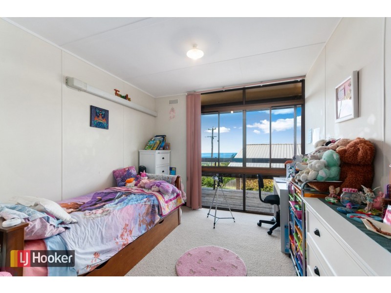 49 Ocean View Parade, Lakes Entrance VIC 3909