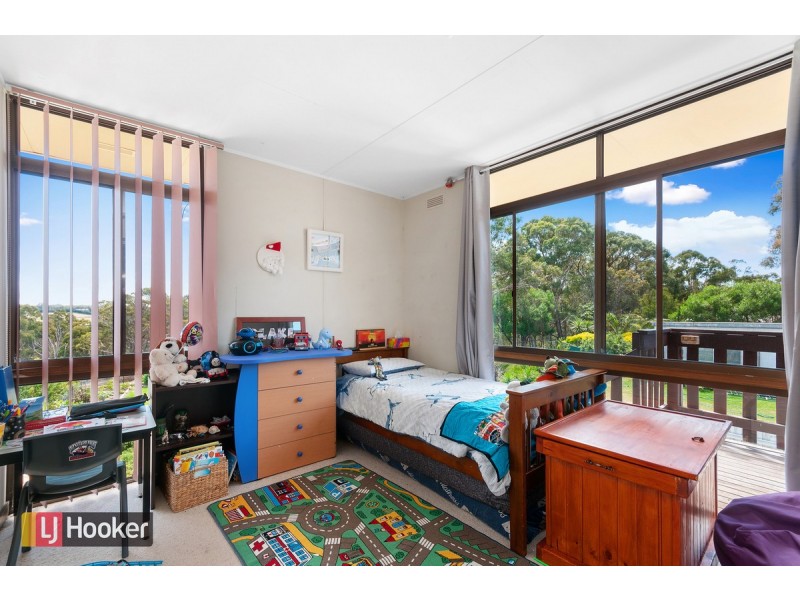 49 Ocean View Parade, Lakes Entrance VIC 3909