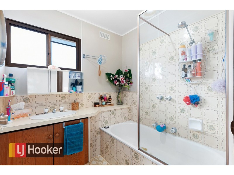 49 Ocean View Parade, Lakes Entrance VIC 3909