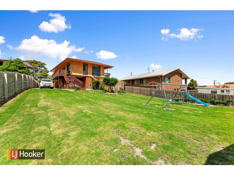 49 Ocean View Parade, Lakes Entrance VIC 3909