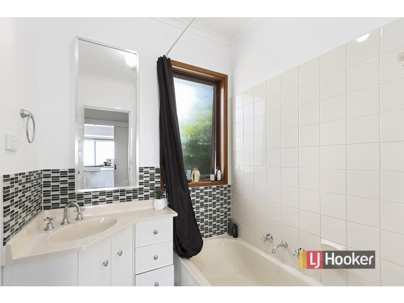 19 Capes Road, Lakes Entrance VIC 3909