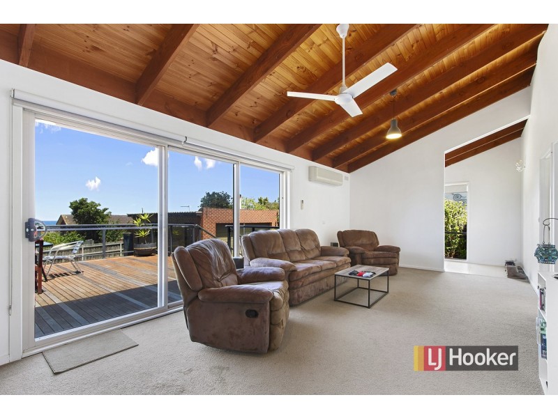 19 Capes Road, Lakes Entrance VIC 3909