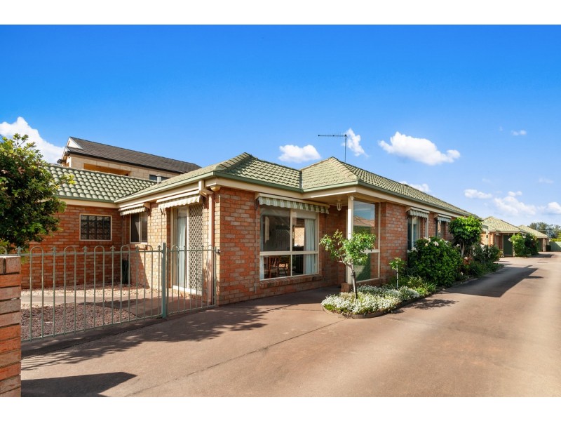 1/64 Roadknight Street, Lakes Entrance VIC 3909