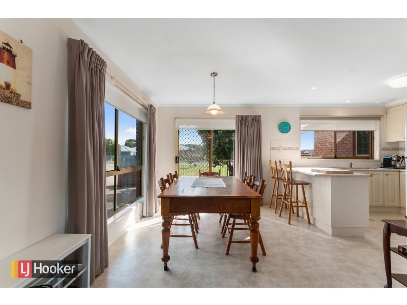 1/64 Roadknight Street, Lakes Entrance VIC 3909