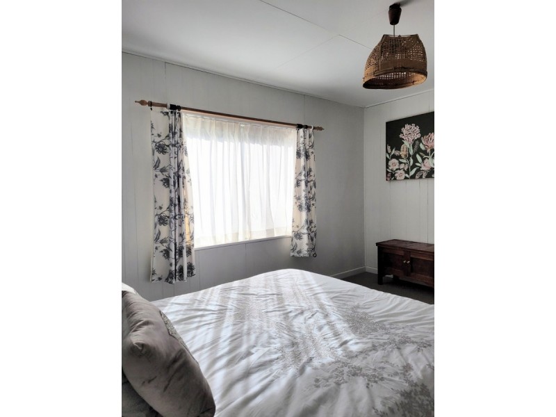 68 Roadknight Street, Lakes Entrance VIC 3909