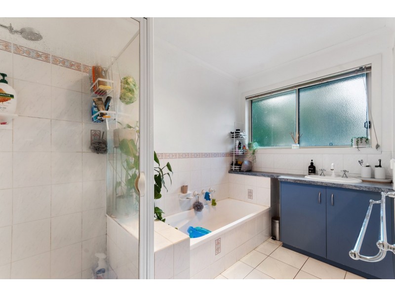 42 Lindamay Court, Lakes Entrance VIC 3909