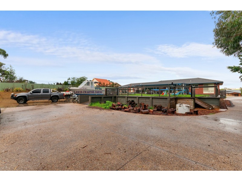 42 Lindamay Court, Lakes Entrance VIC 3909
