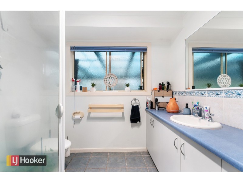 42 Lindamay Court, Lakes Entrance VIC 3909