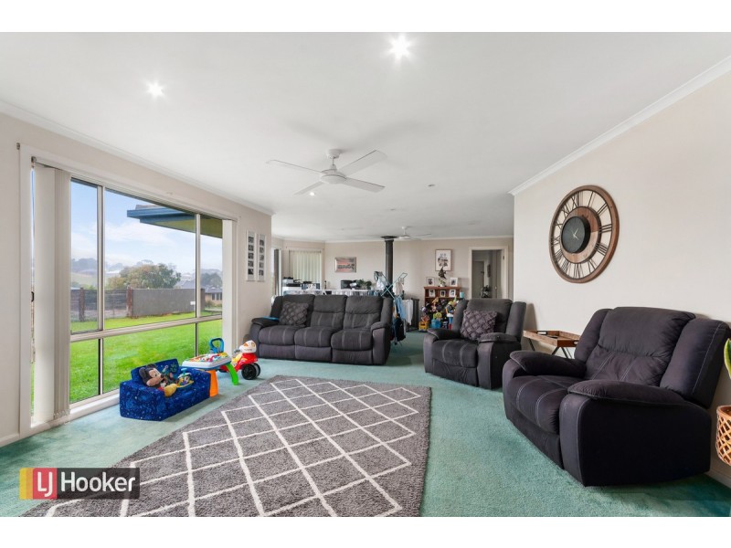 42 Lindamay Court, Lakes Entrance VIC 3909