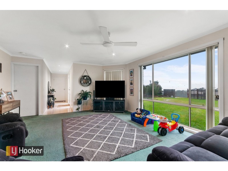 42 Lindamay Court, Lakes Entrance VIC 3909