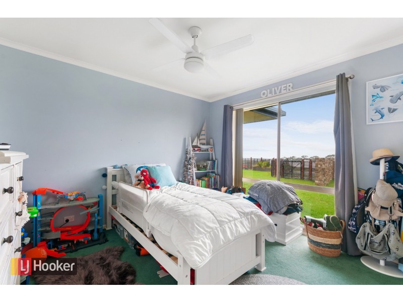 42 Lindamay Court, Lakes Entrance VIC 3909