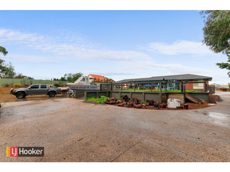 42 Lindamay Court, Lakes Entrance VIC 3909