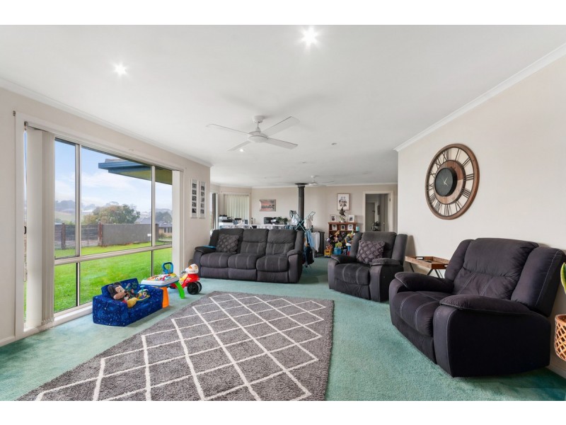 42 Lindamay Court, Lakes Entrance VIC 3909