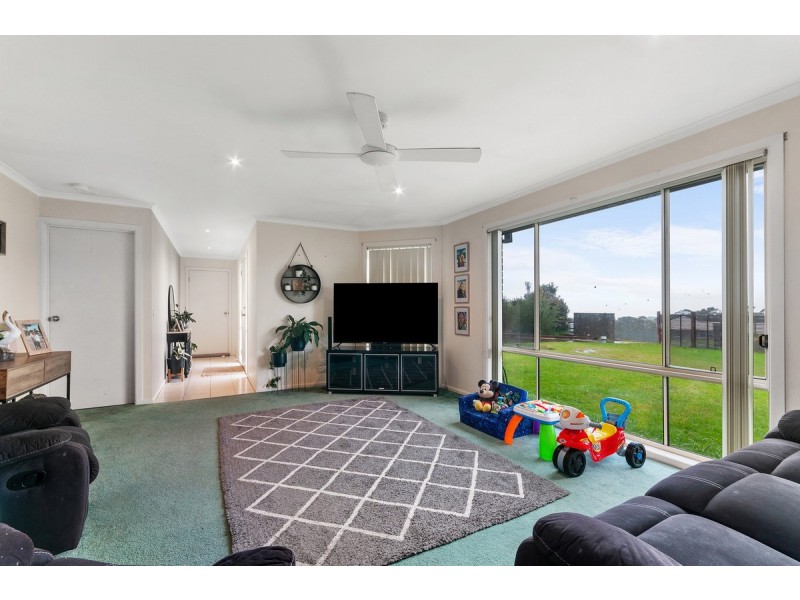 42 Lindamay Court, Lakes Entrance VIC 3909