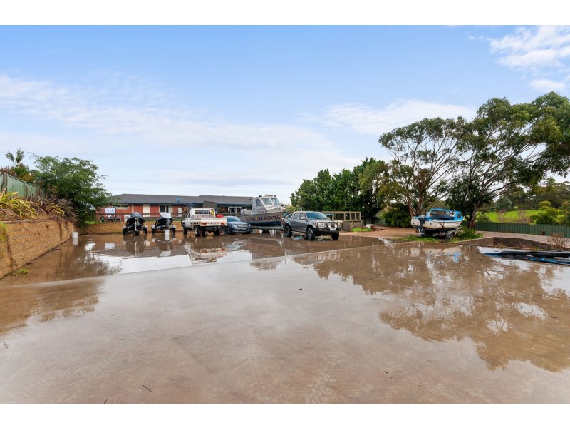 42 Lindamay Court, Lakes Entrance VIC 3909