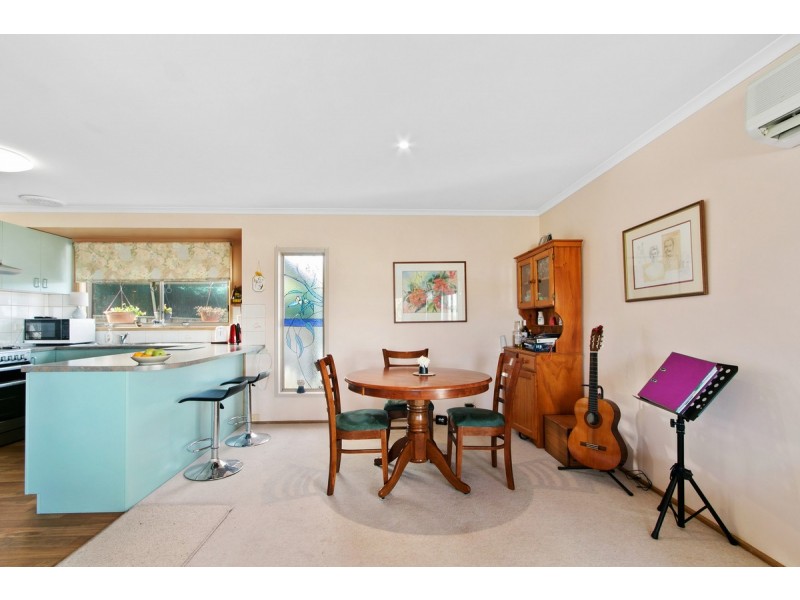 8 Mist Street, Lakes Entrance VIC 3909